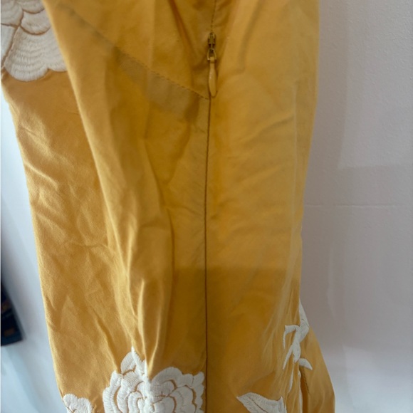 Odille Anthropology Gold Tank Top with White Floral Embroidery - Picture 5 of 8